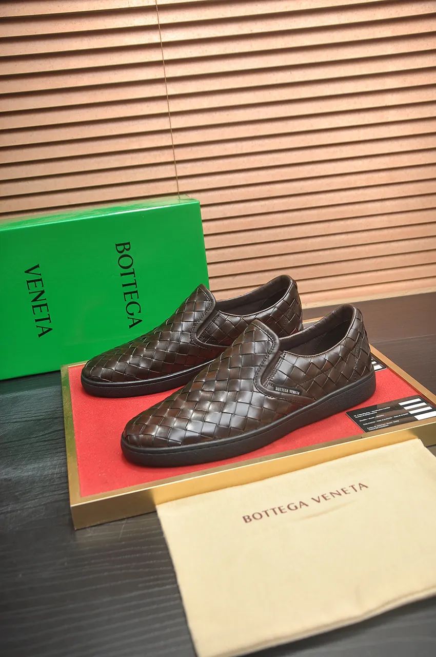 Men's shoes💰540💶【BV】Official website men's shoes👊🏻Cow leather braid🔰Cow leather lining rubber outsole🔲Counter 1:1 quality The identity of every successful man🍃The upper and solemn feet🚶🏻🚶🏻High-end custom counter original replicas📯Imported cowhide purely hand-woven🐂The last will not change regardless of wind or rain🔘Stand the verification of time🔍️Code number: 39-45 (45 custom-made)
